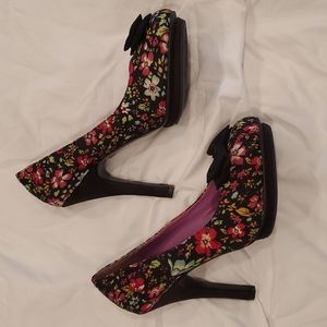 Madden Girl Floral Pumps 7.5 With Bow